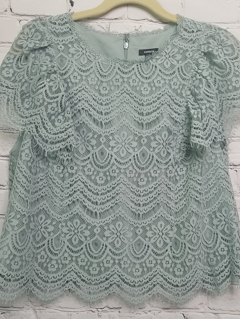 EXPRESS Womens Top Medium Seafoam Green Lace Scalloped Lined NWT